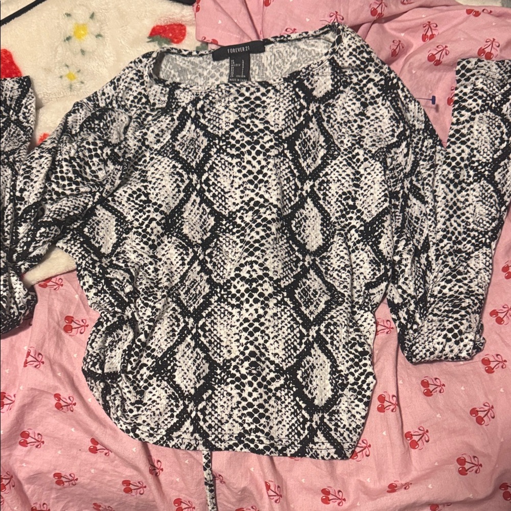 Forever 21 Black and White Snakeskin Top